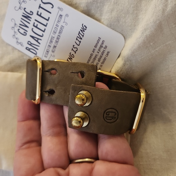 Giving Bracelet Leather buckle bracelet - Picture 2 of 6